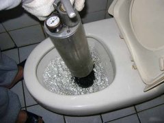 疏通马桶-通厕所较为实用的方法